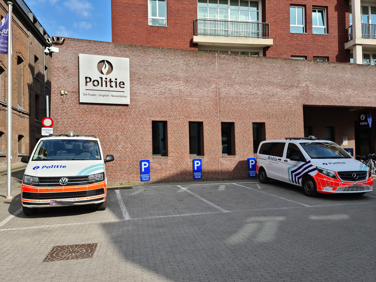 OPGELET gewijzigde parkeersituatie aan het Politiehuis, Sluisberg 1