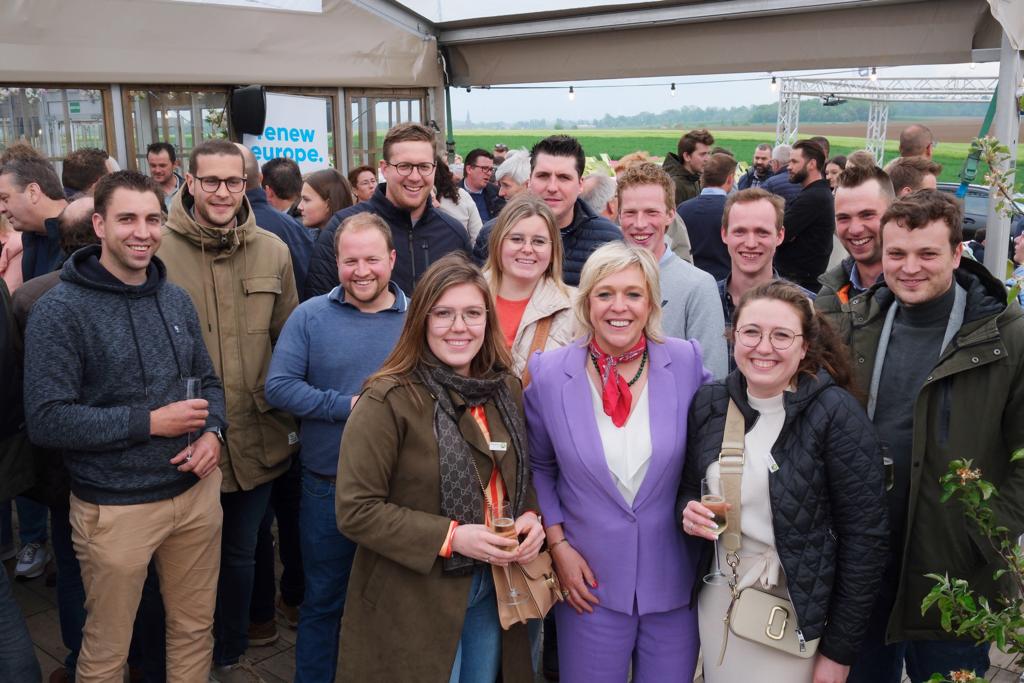 Hilde Vautmans ontvangt 200 boeren in Bloesembar