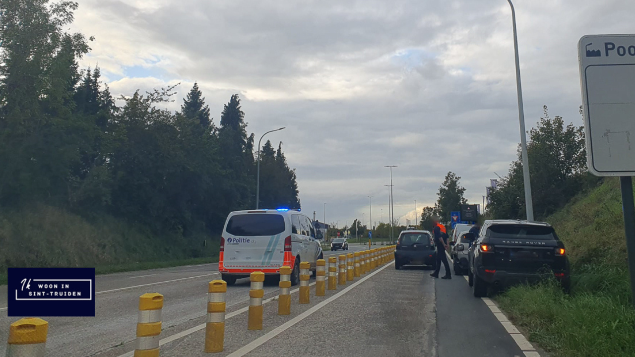 Opgepast, bij het verlaten van de parking op Stayen staat er een stopbord