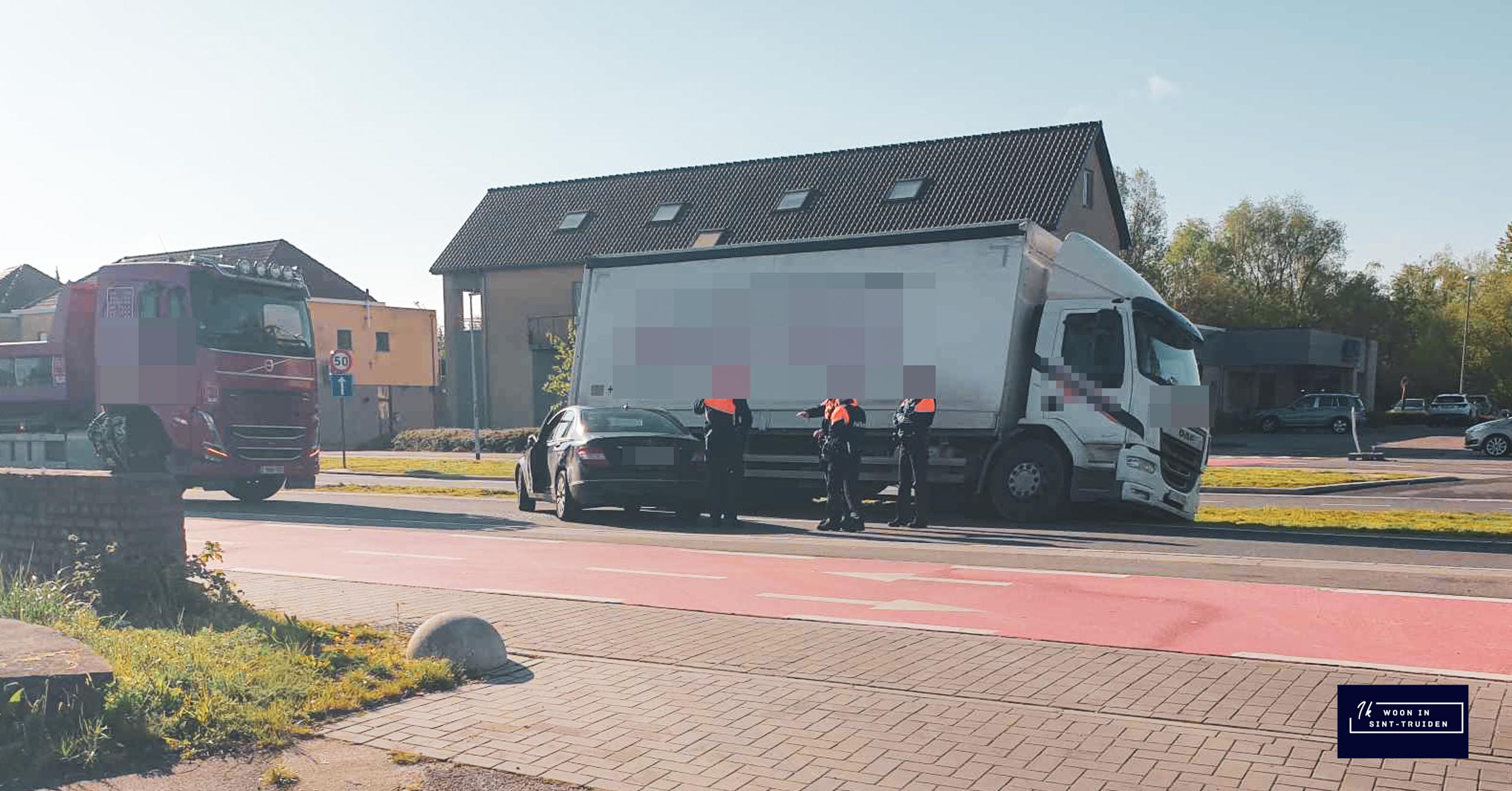 Verkeersongeval aan rotonde aan Stayen