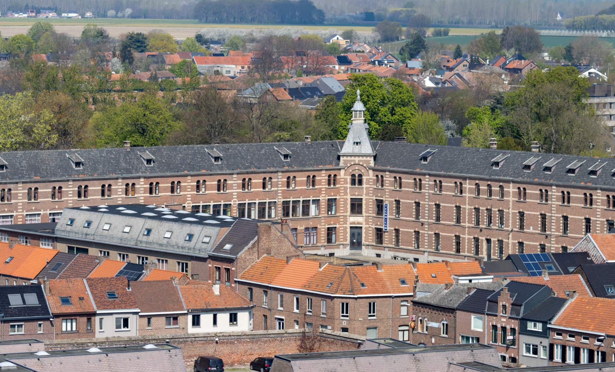 Brandweeroefening in de voormalige schoolgebouwen van het Technicum (vakschool)