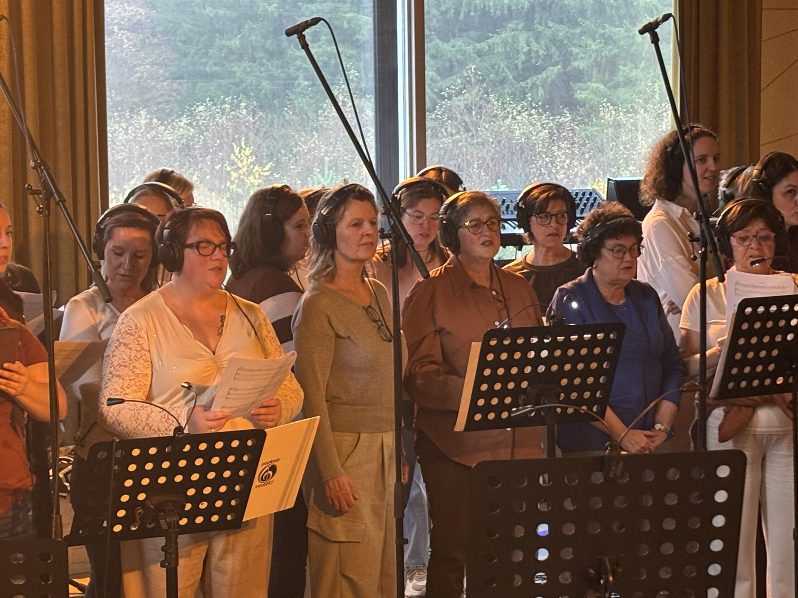 Popkoor Vocal4’s duikt de studio in voor professionele opnames en kondigt nieuw concert ‘VONK’ aan